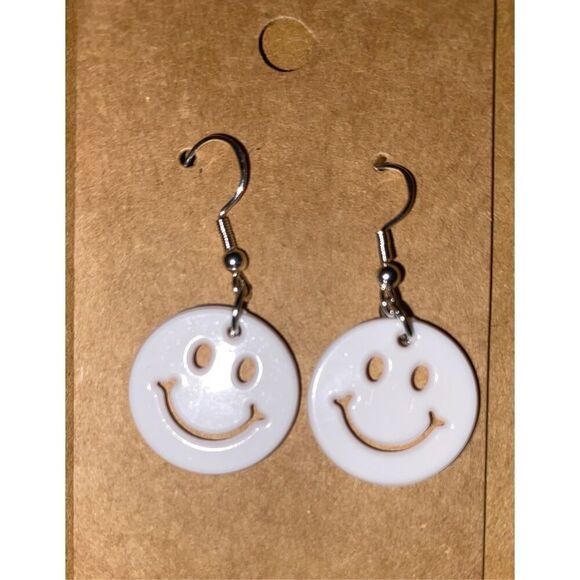 ☀️3/$12☀️ White Smiley Face Earrings - Picture 1 of 3